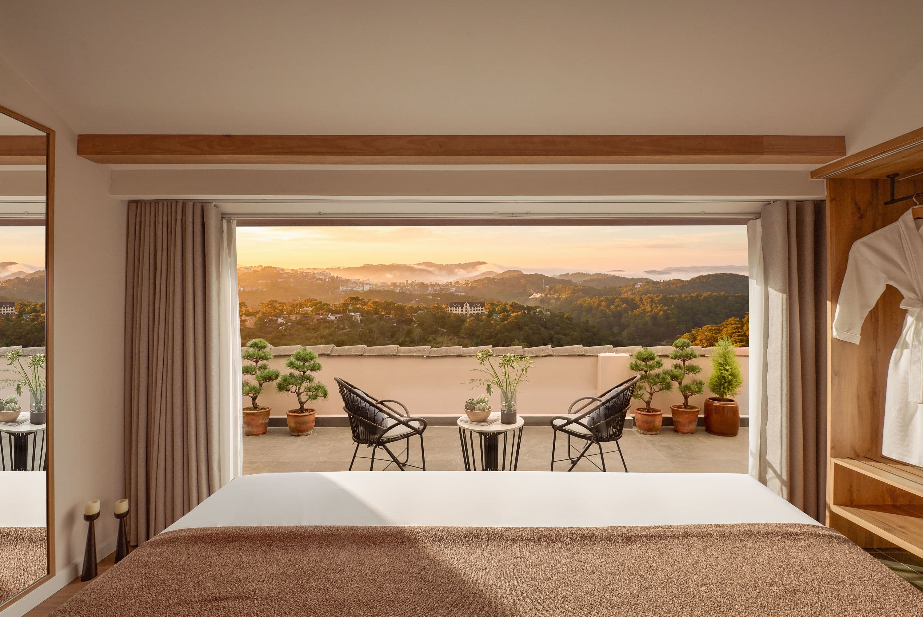 Grand Deluxe Valley View with Balcony