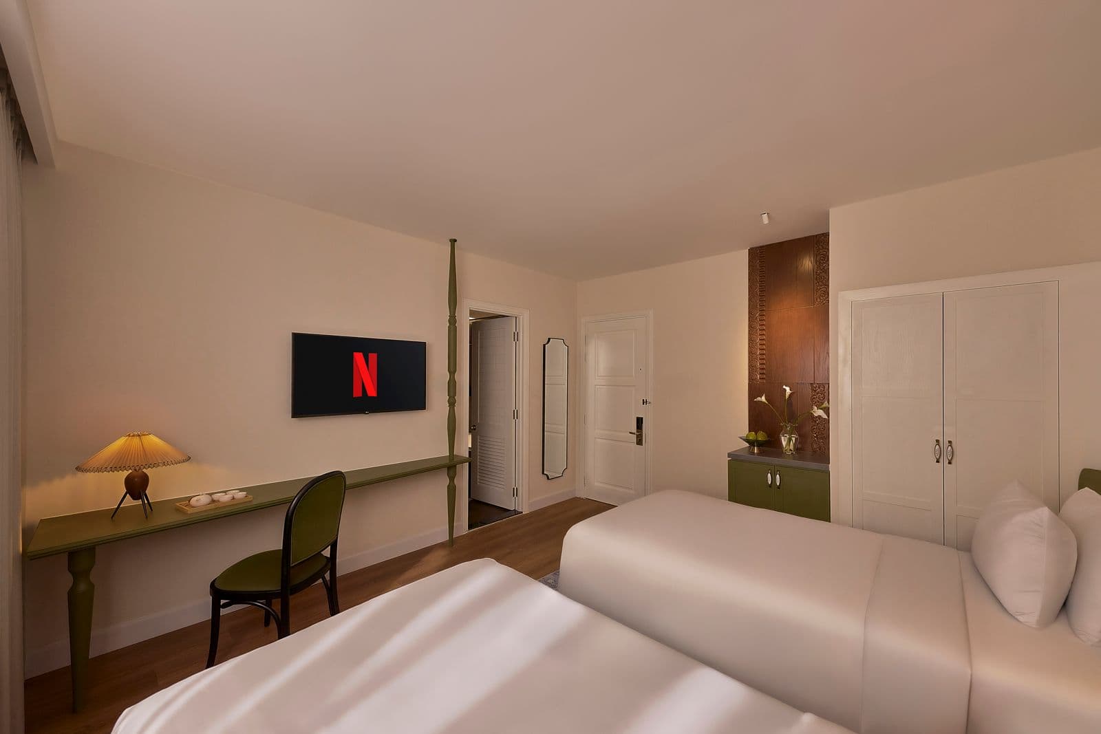 Deluxe Twin City View with bathtub